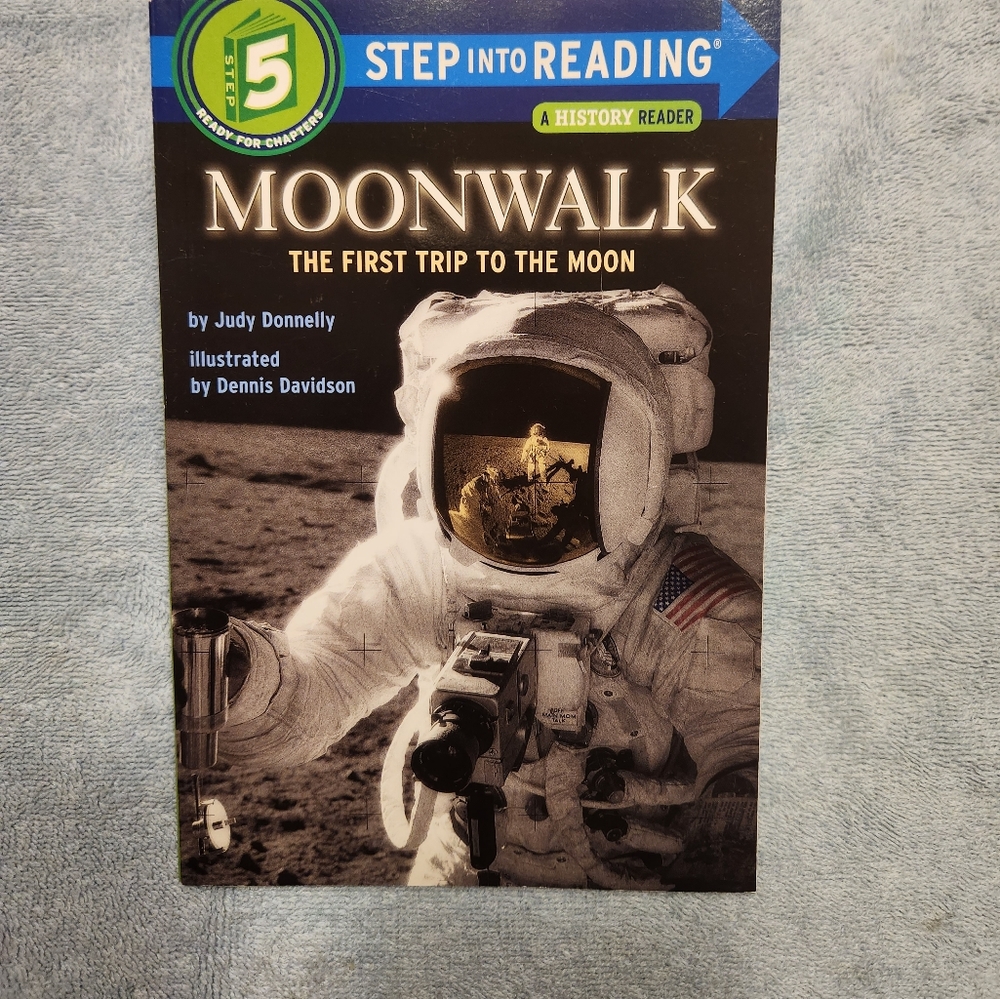 NWOT Moonwalk First Trip to the Moon. Step 5 Book.